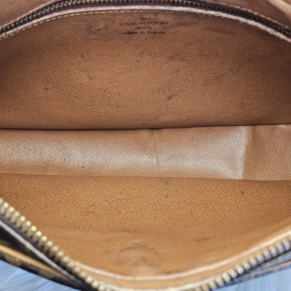 🔥 LV Marly Dragonne Wristlet 🔥 - Picture 6 of 15